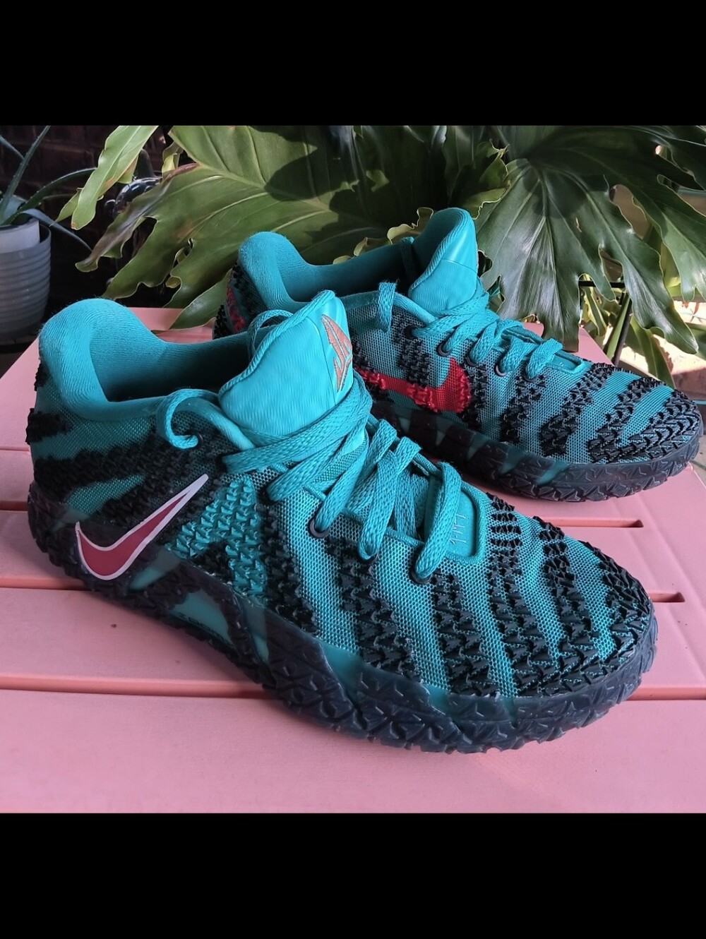 Nike Teal & Black Sneakers